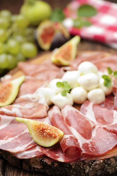 Appetizer, figs and ham — Stock Photo, Image