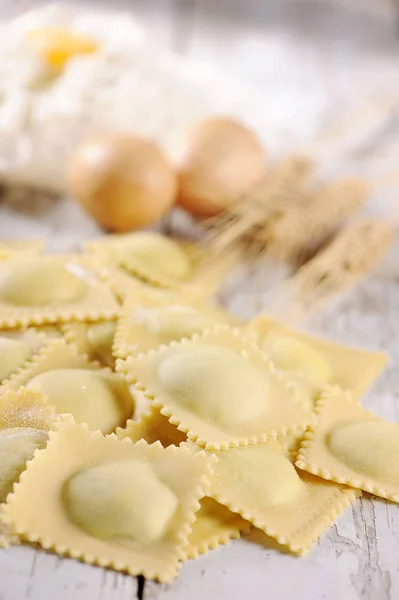 Pastas rellenas italianas caseras frescas —  Fotos de Stock