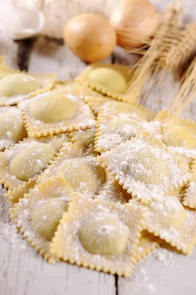 Pastas rellenas italianas caseras frescas —  Fotos de Stock