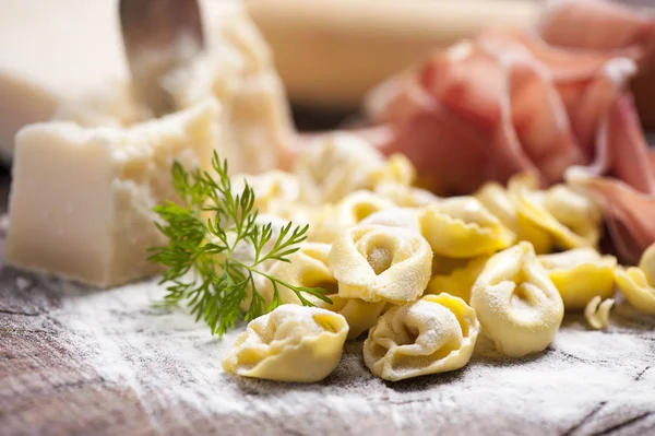 Tortellini crudo casero —  Fotos de Stock