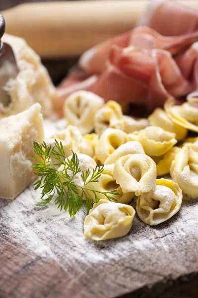 Tortellini crudo casero —  Fotos de Stock