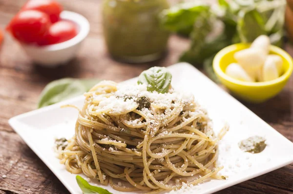 Pesto soslu spagetti.