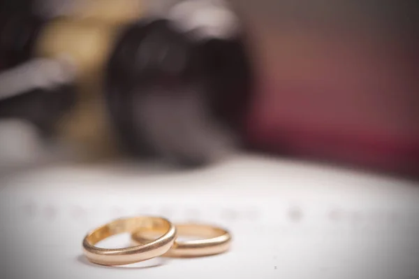 Крупный план свадебных колец — стоковое фото