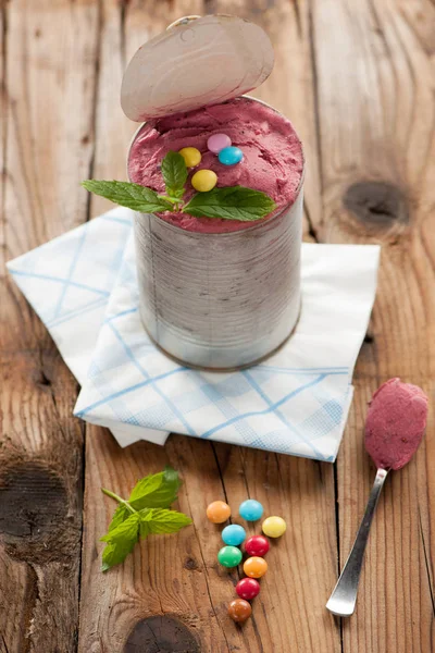 Italian gelato topped with candy — Stock Photo, Image