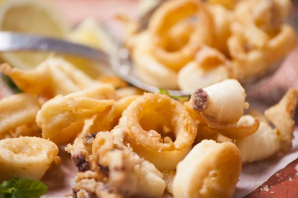 Taze kızarmış kalamar 