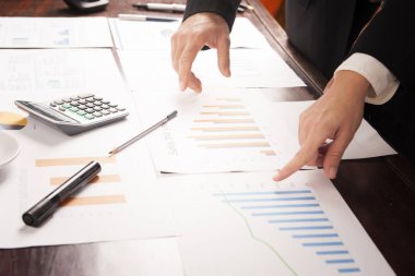 tanınmayan bir iş kişi grafikleri analiz 