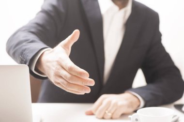  iş adamı sunan karşılıklı