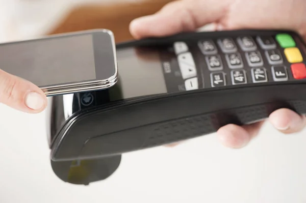 NFC - yakın alan iletişimi mobil ödeme — Stok fotoğraf