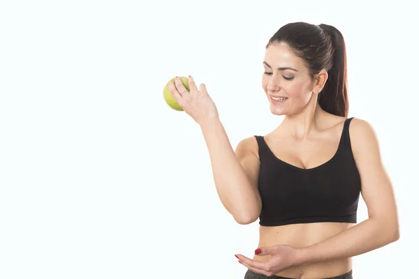 Mujer caucásica joven sosteniendo manzana. Concepto de fitness y dieta . —  Fotos de Stock