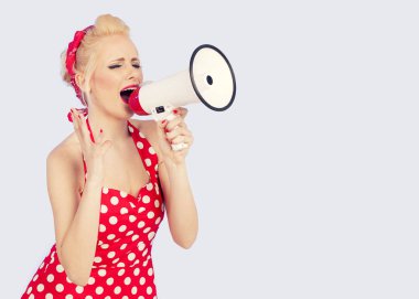 megafon, kadınlar, bağırarak