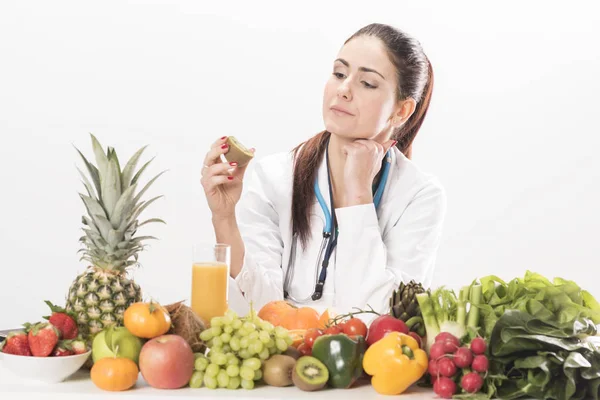Kobieta lekarz dietetyk — Zdjęcie stockowe