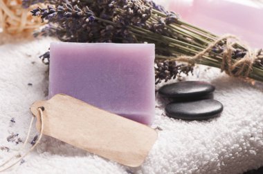 Bar sabun ve lavanta çiçekleri