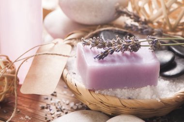 Bar sabun ve lavanta çiçekleri