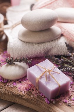 Bar sabun ve lavanta çiçekleri
