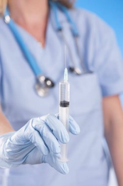 Doktor stetoskop tıbbi enjeksiyon şırınga holding