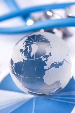 Cam Küre üzerinde iş kağıtları