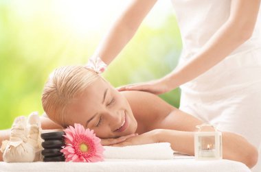 insanlar, güzellik, spa, sağlıklı yaşam ve gevşeme kavramı