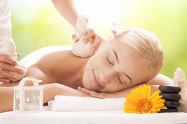 insanlar, güzellik, spa, sağlıklı yaşam ve gevşeme kavramı