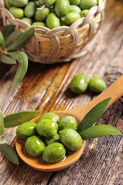 Olives et huile d'olive — Photo