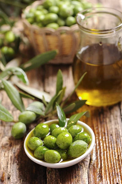 Olives et huile d'olive — Photo