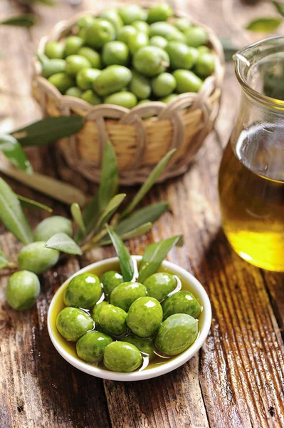 Olives et huile d'olive — Photo