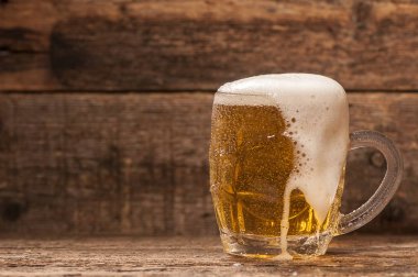 bir bardak fıçı birayla