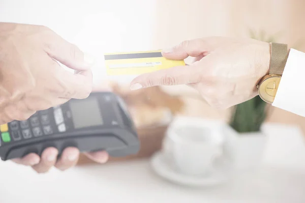Kredi kartı ile ödeme — Stok fotoğraf
