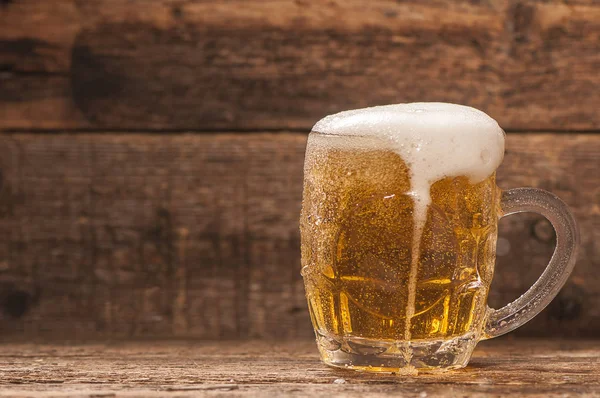 Draft bir di atas gelas — Stok Foto