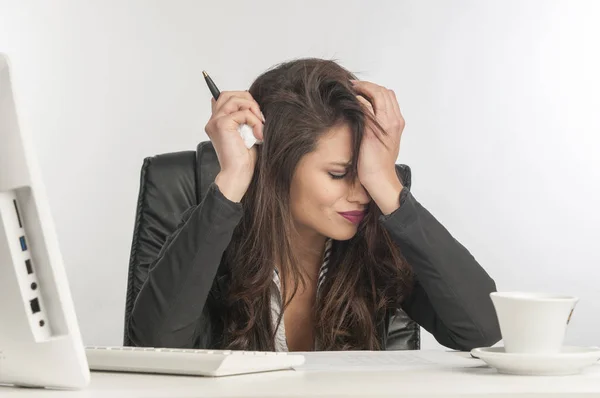 A young businesswoman is looking stressed as she works — Stock Photo, Image