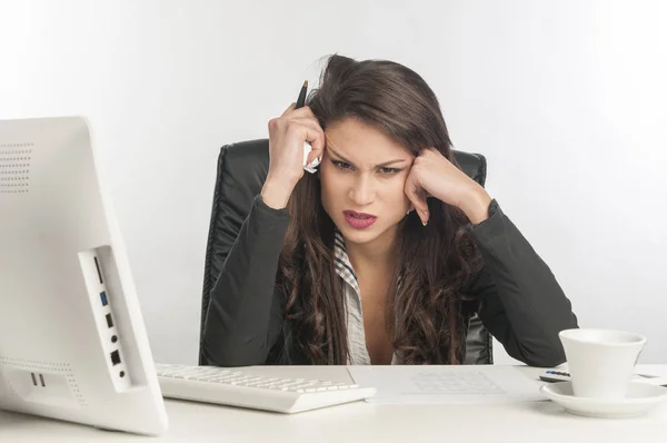 A young businesswoman is looking stressed as she works — Stock Photo, Image