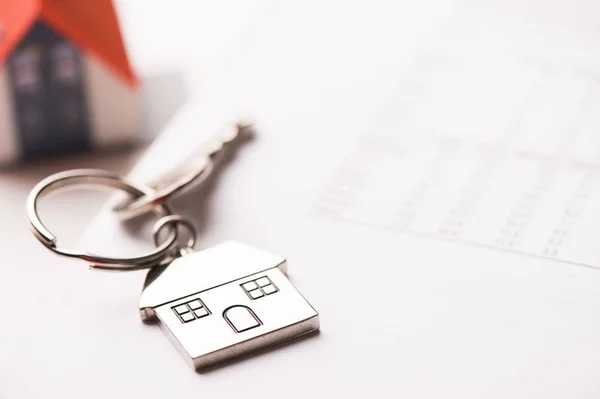 Contrato de préstamo hipotecario y casa modelo — Foto de Stock