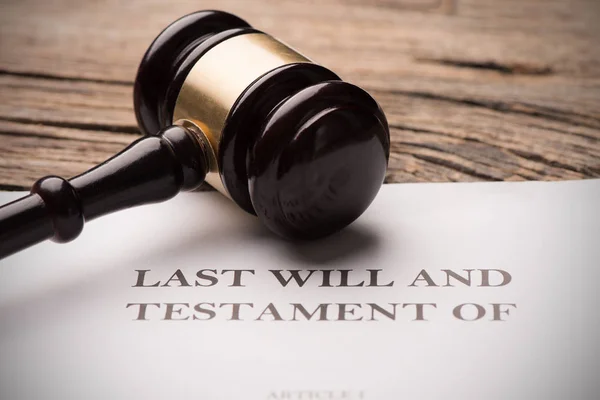 Last Will And Testament Document On Des — Stock Photo, Image