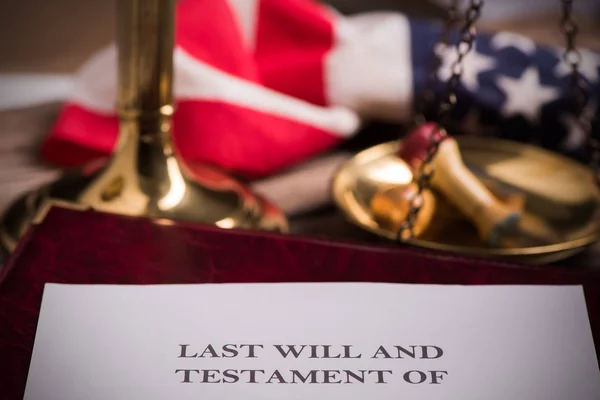 Last Will And Testament Document On Des — Stock Photo, Image