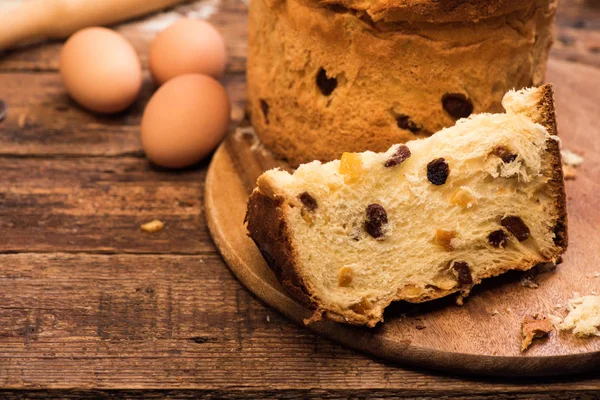 Panettone. Pastel de Navidad tradicional italiana —  Fotos de Stock