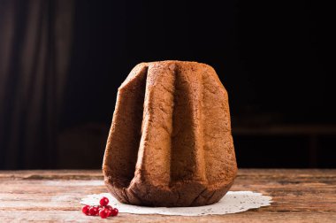 Ev İtalyan Noel kek yaptı. Pandoro