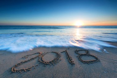 sahilde kum yazılı 2018 mesaj