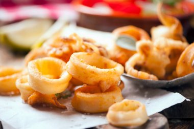 Taze kızarmış kalamar. Akdeniz kalamar 