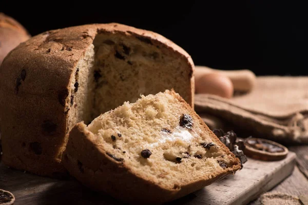 Panettone fatto in casa. Torta di Natale italiana — Foto Stock