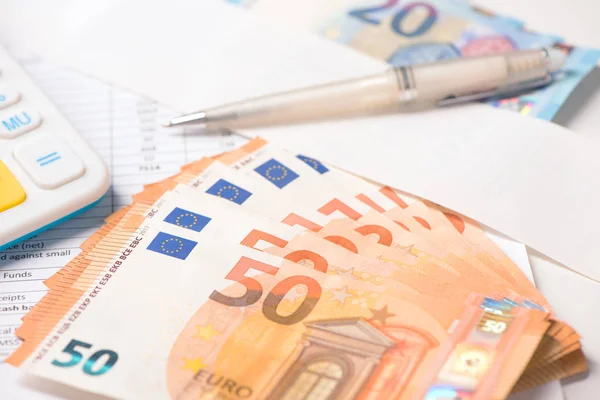 Euro-Geld und Taschenrechner — Stockfoto