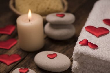 Sağlık dekorasyon ahşap masa üzerinde. Sevgililer günü kavramı