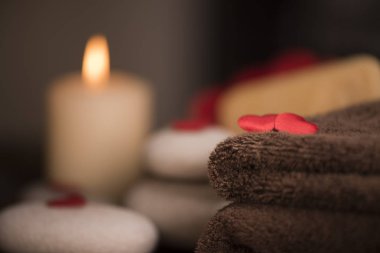 Sağlık dekorasyon ahşap masa üzerinde. Sevgililer günü kavramı