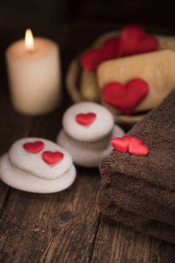 Sağlık dekorasyon ahşap masa üzerinde. Sevgililer günü kavramı