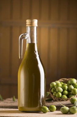 sızma zeytinyağı şişesi