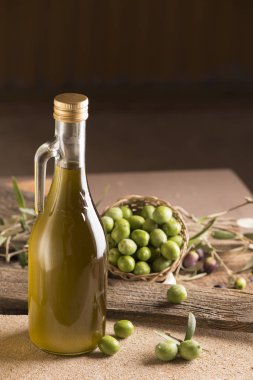 sızma zeytinyağı şişesi