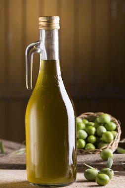 sızma zeytinyağı şişesi