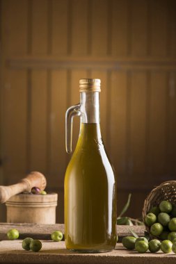 sızma zeytinyağı şişesi