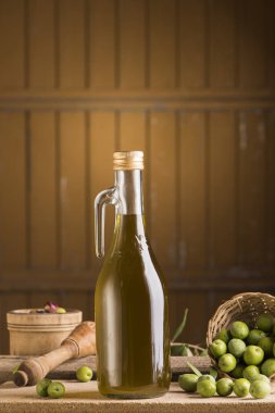 sızma zeytinyağı şişesi