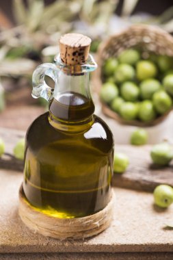 sızma zeytinyağı şişesi