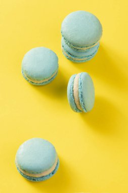 Fransız renkli macarons yelpazesi