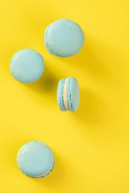 Fransız renkli macarons yelpazesi